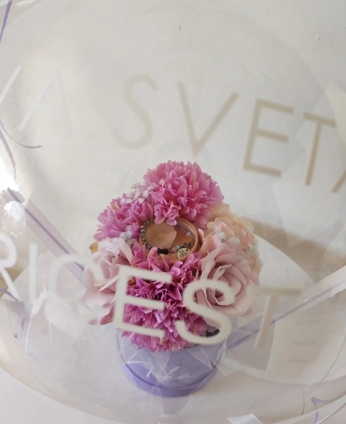Bubble balon s cvijećem — dekoracija balonima, Pop & Bloom